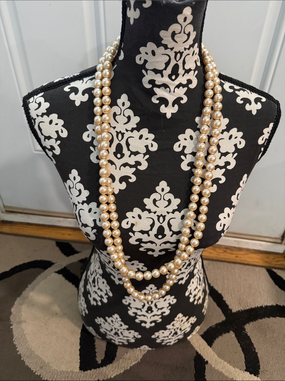 Vintage Very long Faux Pearl Necklace in Champagne Pearl Tone